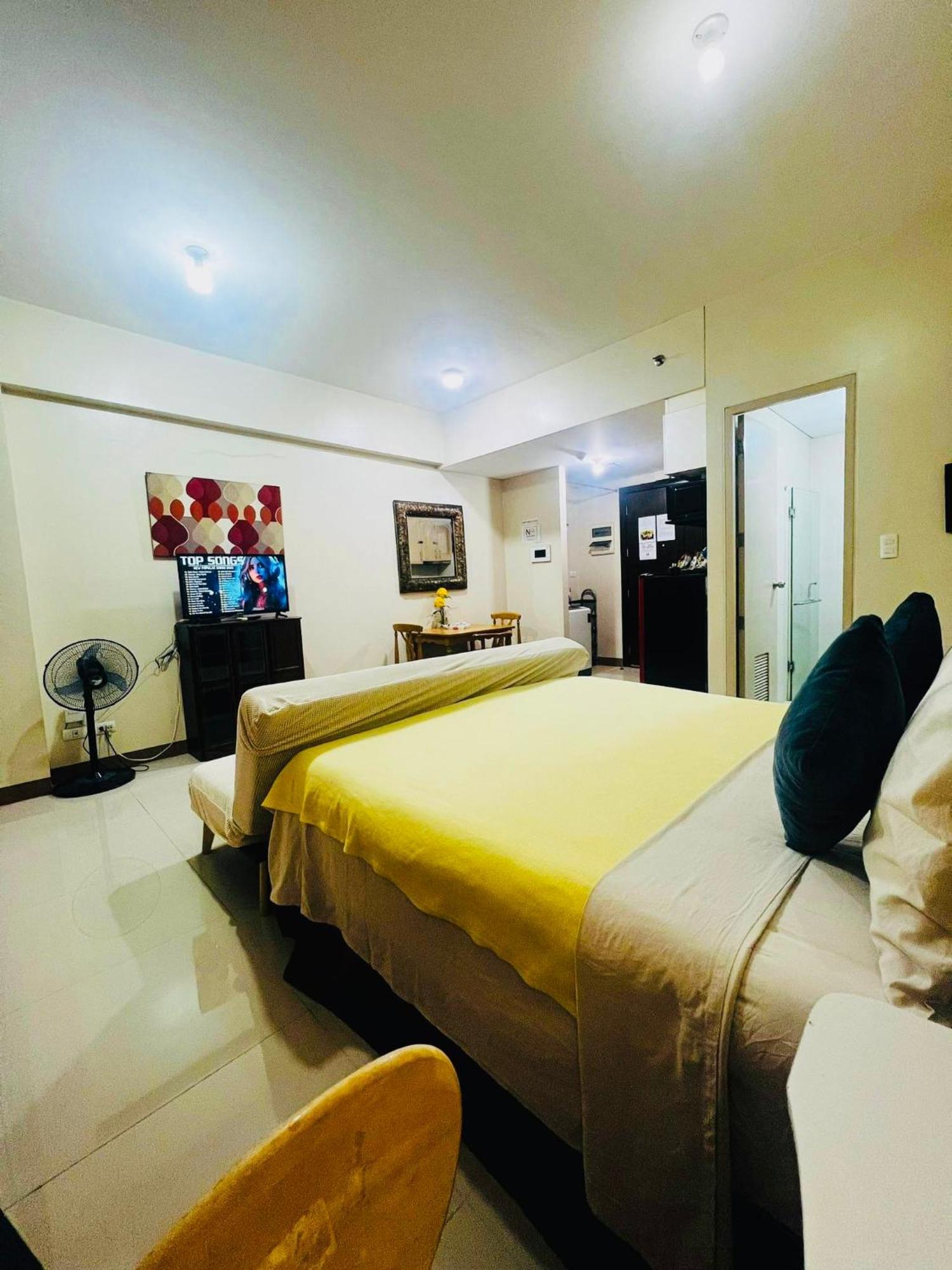 One Palm Tree Villas Condominium - Studio 2Nd Fl With Balcony - Across Terminal 3 Airport Pasay Exterior foto