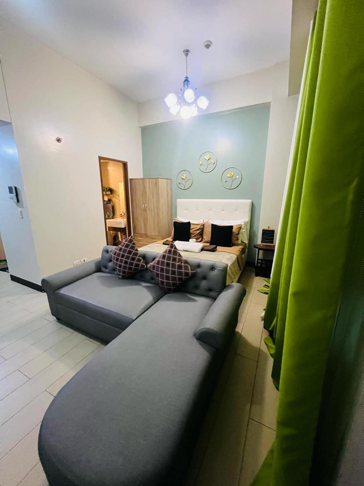 One Palm Tree Villas Condominium - Studio 2Nd Fl With Balcony - Across Terminal 3 Airport Pasay Exterior foto