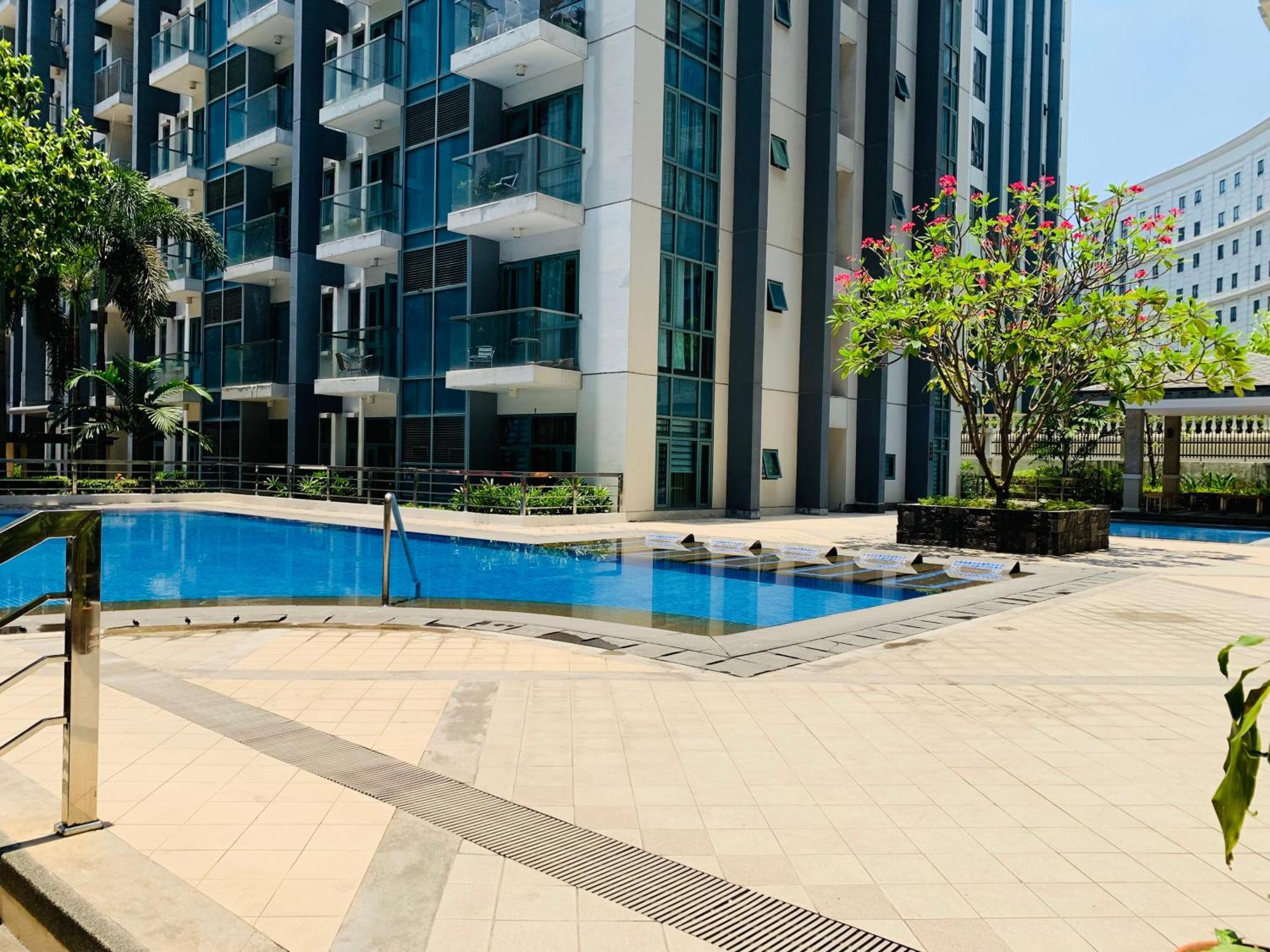 One Palm Tree Villas Condominium - Studio 2Nd Fl With Balcony - Across Terminal 3 Airport Pasay Exterior foto