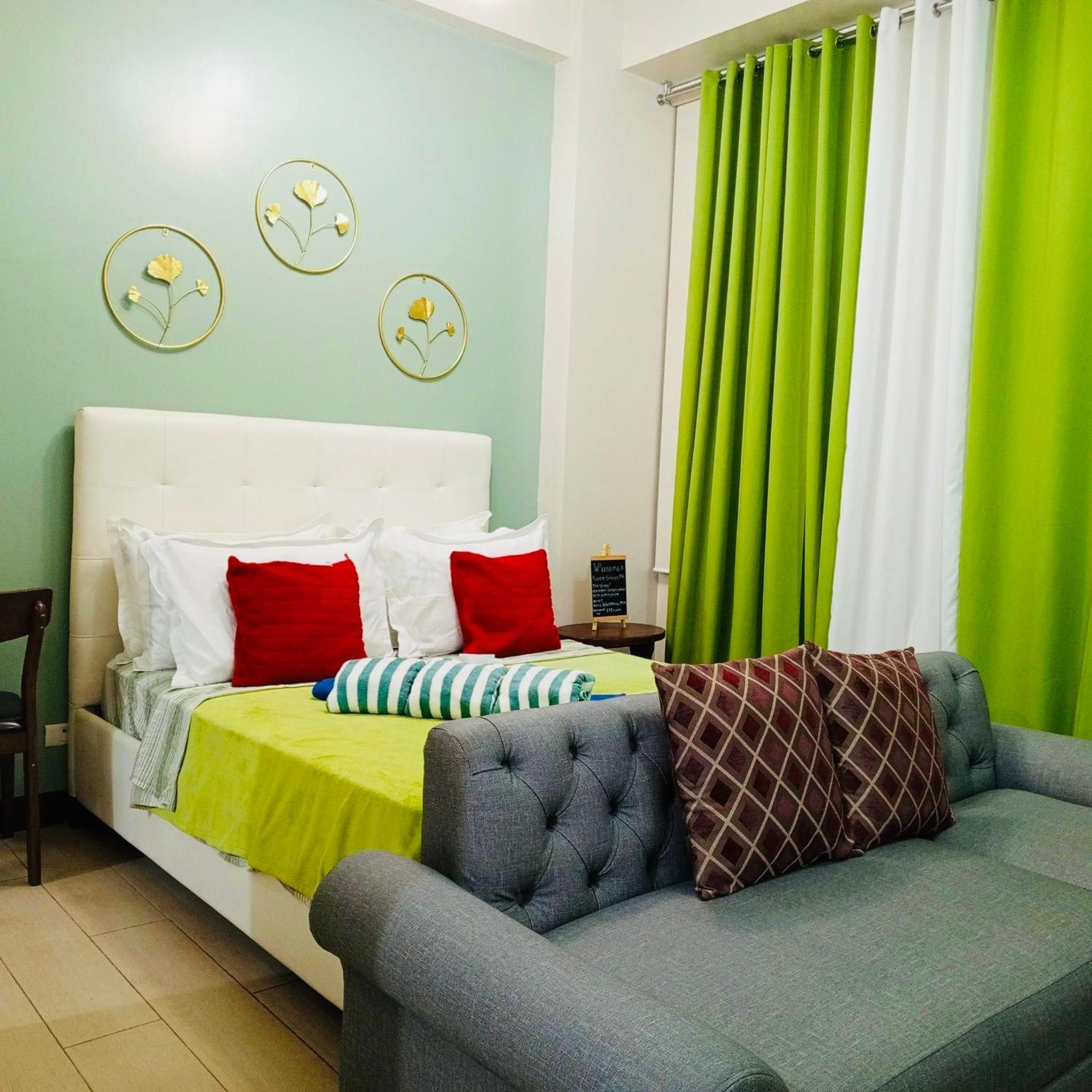 One Palm Tree Villas Condominium - Studio 2Nd Fl With Balcony - Across Terminal 3 Airport Pasay Exterior foto