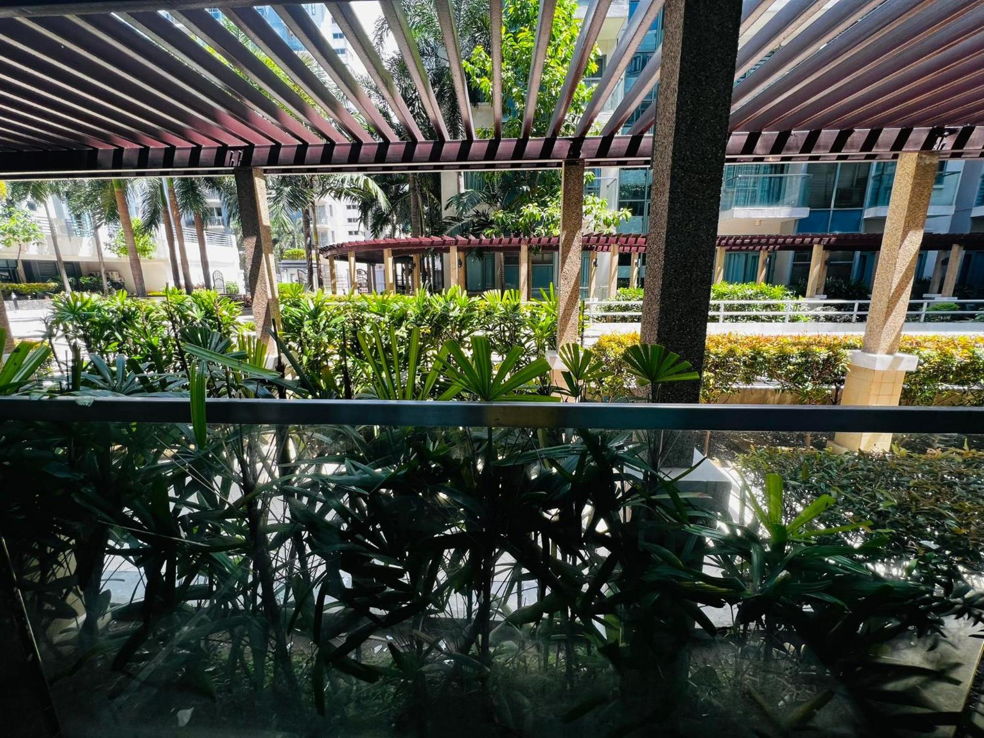 One Palm Tree Villas Condominium - Studio 2Nd Fl With Balcony - Across Terminal 3 Airport Pasay Exterior foto