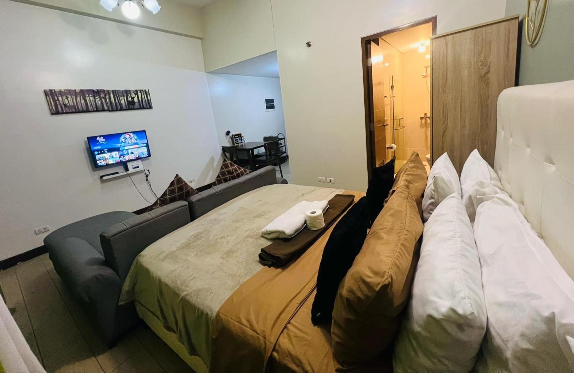 One Palm Tree Villas Condominium - Studio 2Nd Fl With Balcony - Across Terminal 3 Airport Pasay Exterior foto